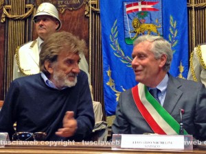 Gigi Proietti con il sindaco Michelini