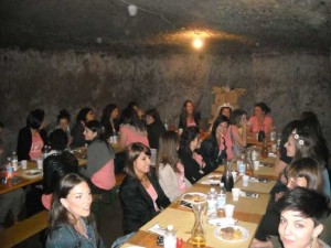 “Fiori alla finestra e cene in cantina”