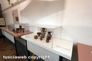 Viterbo - Museo civico - Il ridicolo allestimento nell'area etruschi