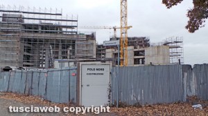 Viterbo - Il complesso della Polonord incompiuto dietro il tribunale