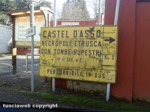 Viterbo -Il cartello che indica Castel D'Asso