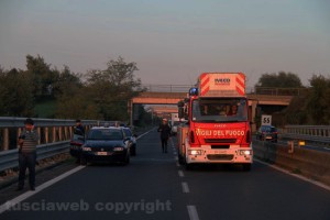 Vigili del fuoco e carabinieri in azione