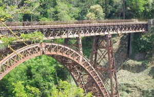 Il ponte della ferrovia sul Rio Vicano