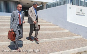 Inchiesta rifiuti - Ernesto Dello Vicario col suo avvocato all'uscita dal tribunale