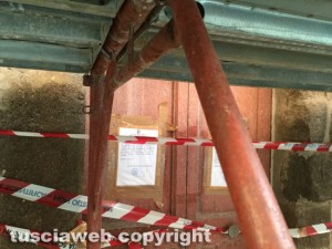 Viterbo - I nuovi sigilli al palazzo in via San Leonardo 25