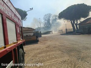Montalto di Castro - Nuovo incendio vicino l'Aurelia