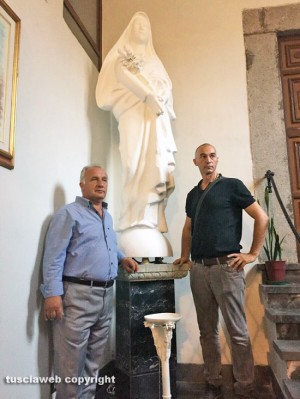 Viterbo - La statua di santa Rosa in basilica - Vincenzo Fiorillo e Raffaele Ascenzi