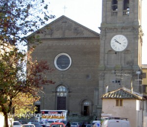 Viterbo - Il camion davanti alla basilica della Quercia
