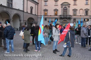 Villa Buon respiro - Sit in dei sindacati in piazza del Comune