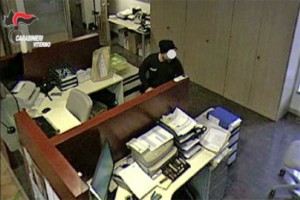 Oriolo Romano - Rapina alla Banca di Capranica credito cooperativo - The mask 3