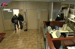 Oriolo Romano - Rapina alla Banca di Capranica credito cooperativo - The mask 3