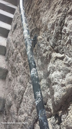 Viterbo - Le scalette che portano in via Valle Piatta piene di escrementi