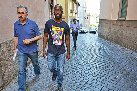 Guede torna in carcere accompagnato dall'avvocato Ballarini e dal coordinatore del gruppo Csc Mariani