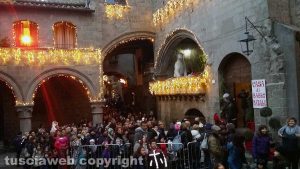 Viterbo - Caffeina Christmas village - Fila alla Casa di Babbo Natale