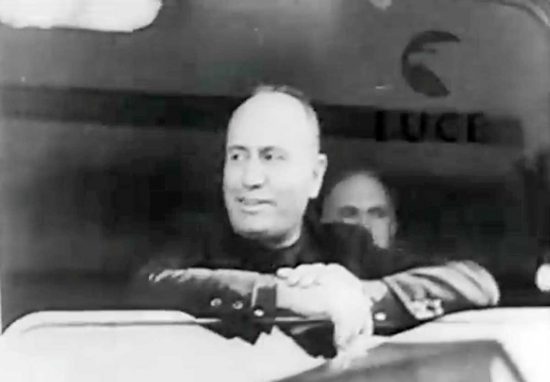 Mussolini all'inaugurazione della Roma Nord nel 1932