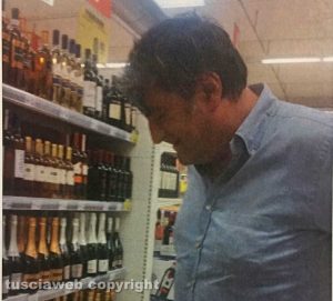 Gino Pucciarelli al supermercato il giorno prima dell'operazione