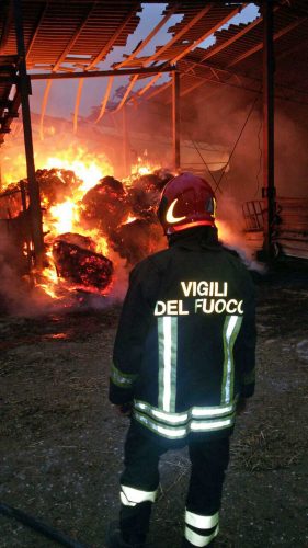 Incendio in un'azienda agricola