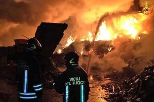Vigili del fuoco - Incendio in impianto smaltimento rifiuti