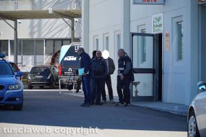 Viterbo - Operazione Déjà vu - Guardia di finanza e Polstrada nella concessionaria di via Mainella