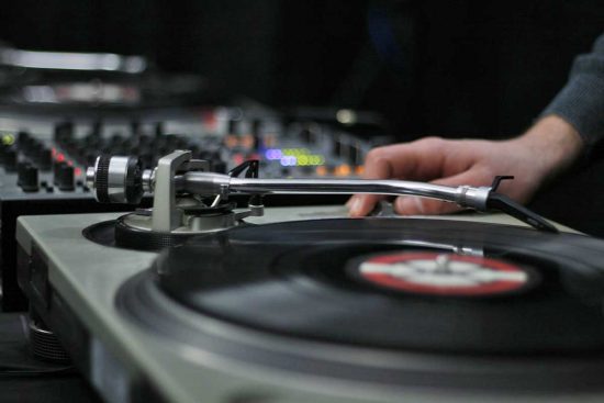 Un dj