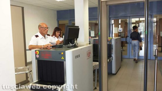 Tribunale - I vigilantes Enzo Colasuonno e Mirella Casacca