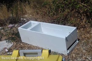 Viterbo - I rifiuti all'isola ecologica di Strada Monte Pizzo