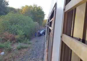 Scontro auto - treno sulla Roma Nord