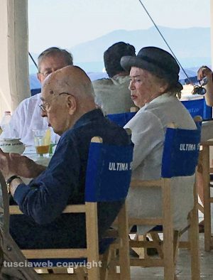 Capalbio - L'ex presidente della Repubblica Giorgio Napolitano e la moglie Clio Bittoni