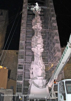 Gloria con in cima la statua di santa Rosa