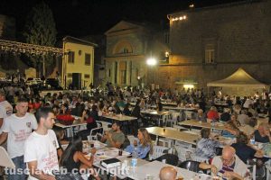 Viterbo - Cene in piazza - Facchini di santa Rosa