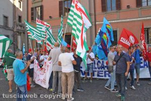 Viterbo - Maico - Protesta sotto alla prefettura