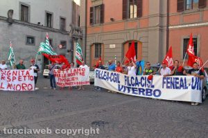 Viterbo - Maico - Protesta sotto alla prefettura