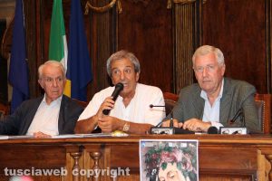 Mario Brutti (Fondazione Carivit) insieme all'assessore comunale Delli Iaconi e al sindaco Michelini