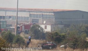Viterbo - Incendio in strada Ponte del Diavolo - Il capannone