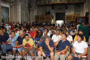 Viterbo - Santa Rosa - Il raduno dei facchini alla ex chiesa della Pace per la consegna di ciuffi e spallette