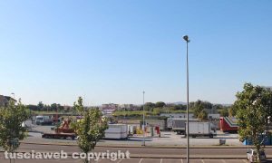 Viterbo - L'allestimento delle giostre al Riello