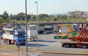 Viterbo - L'allestimento delle giostre al Riello