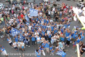 Ronciglione - Corse a vuoto 2017 - La consegna del palio dal balcone del comune