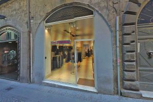 Viterbo - Calzedonia a via del Corso