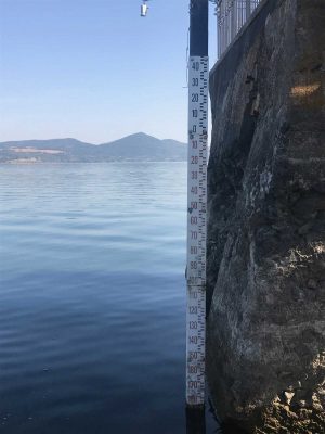 L'asta idrometrica al lago di Bracciano