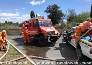 Montalto di Castro - L'incendio a ridosso dell'Aurelia