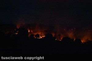 Incendio tra Farnese e Ischia di Castro
