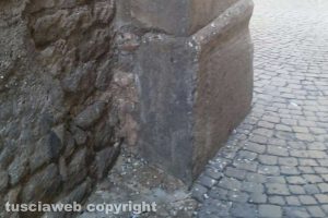 Viterbo - Incuria alla chiesa del Gonfalone