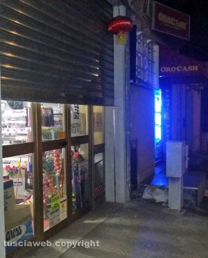 Viterbo - Teverina - Il negozio cinese e l'Orocash