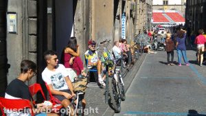 Viterbo – Santa Rosa – L’attesa lungo il percorso