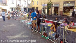 Viterbo – Santa Rosa – L’attesa lungo il percorso