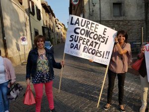 Il sit in di Coordinamento Scuole e Solidarietà Cittadina
