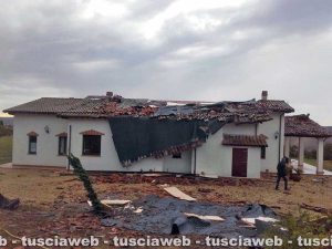 Tuscania - La casa danneggiata dalla tromba d'aria 
