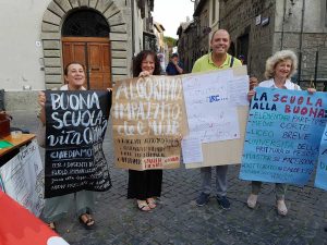 Il sit in di Coordinamento Scuole e Solidarietà Cittadina