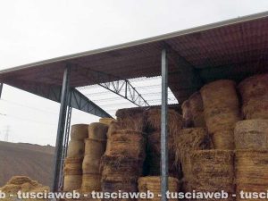 Tuscania - IL capannone scoperchiato dalla tromba d'aria 
